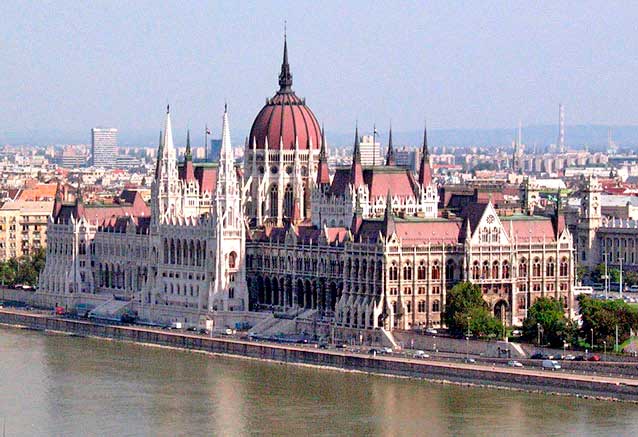 Viaje-a-Budapest---foto-Parlamento-BIDtravel.jpg