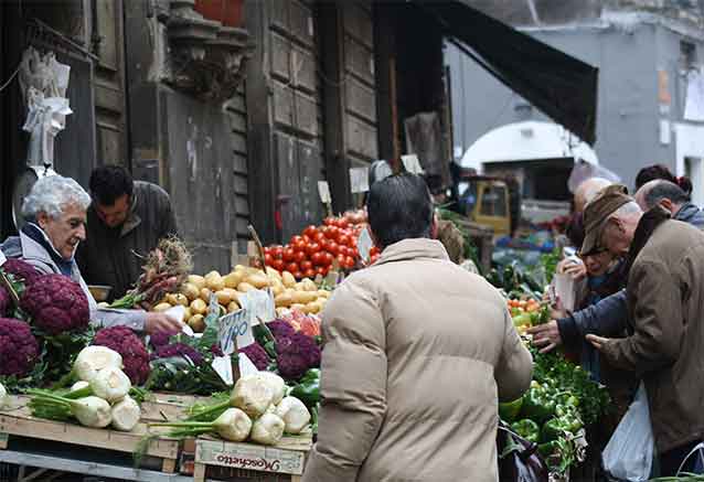 mercado-siciliano-en-plena-calle.jpg