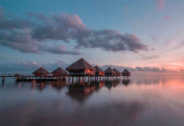 bungalows-over-water-tahiti.jpg